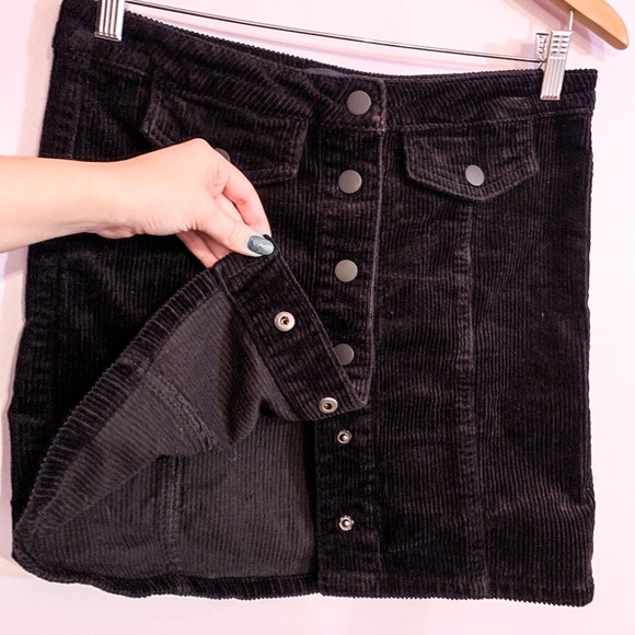 Black Corduroy mini skirt- Button down - 7 - Picture 5 of 7